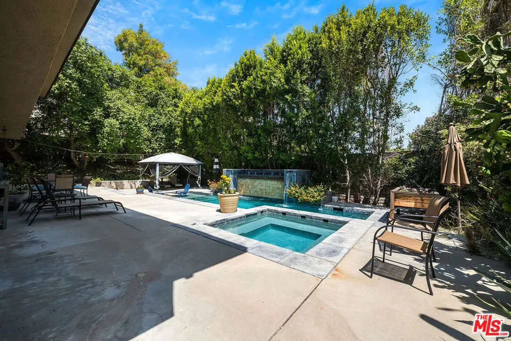 24417 Clipstone Street, Woodland Hills, California 91367 home-pic-30